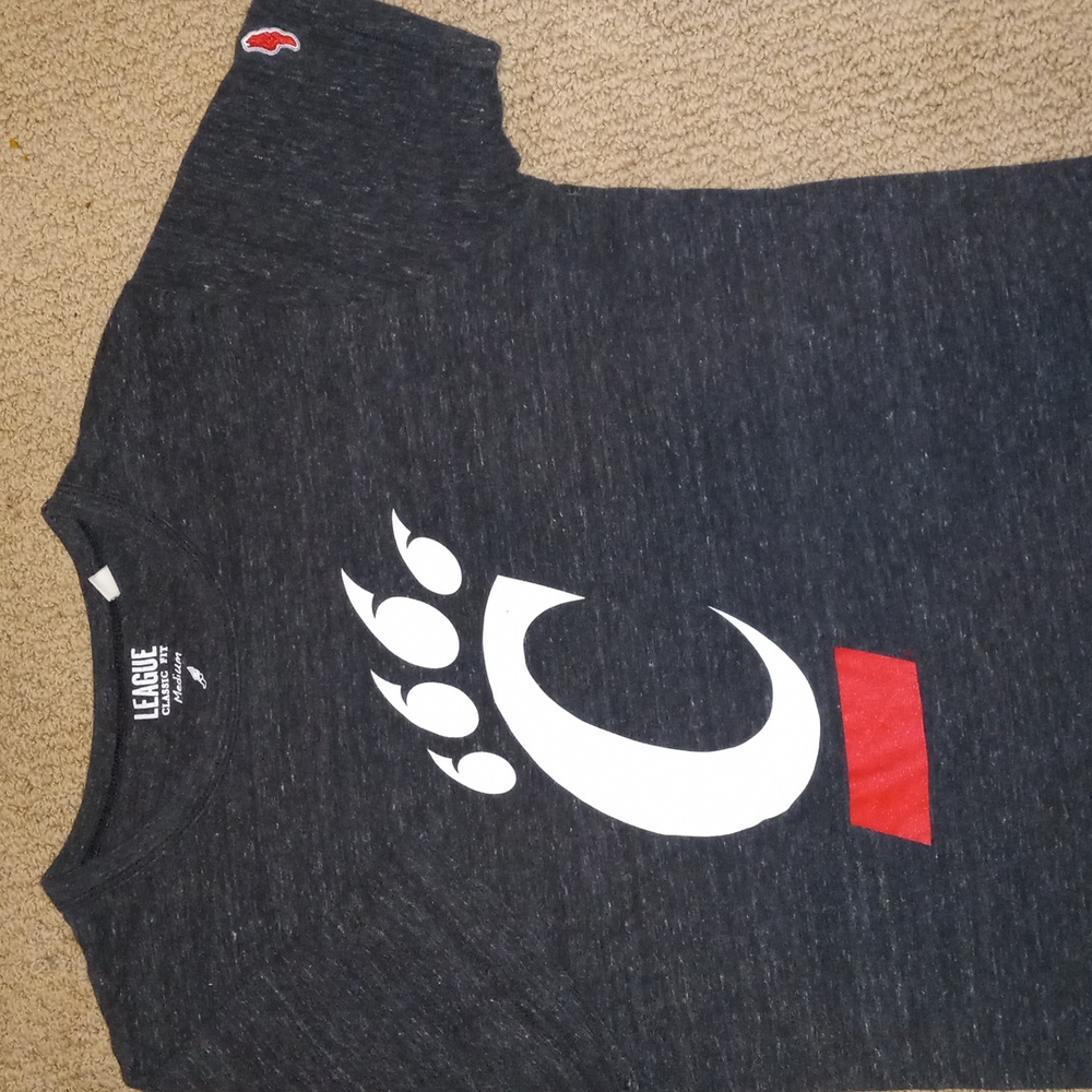 Men's University of Cincinnati t shirt